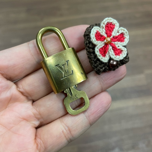 🔐 Authentic Louis Vuitton lock and key - Picture 4 of 11